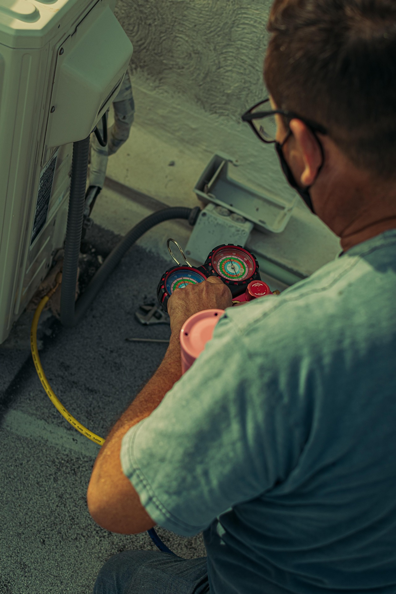 NW Summit technician arriving at a customer's home